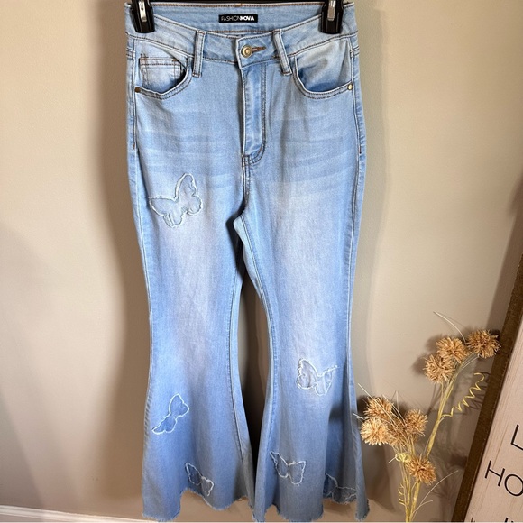 Fashion Nova Light Blue Super Flare Butterfly’s Denim jeans size 3 - Picture 7 of 8